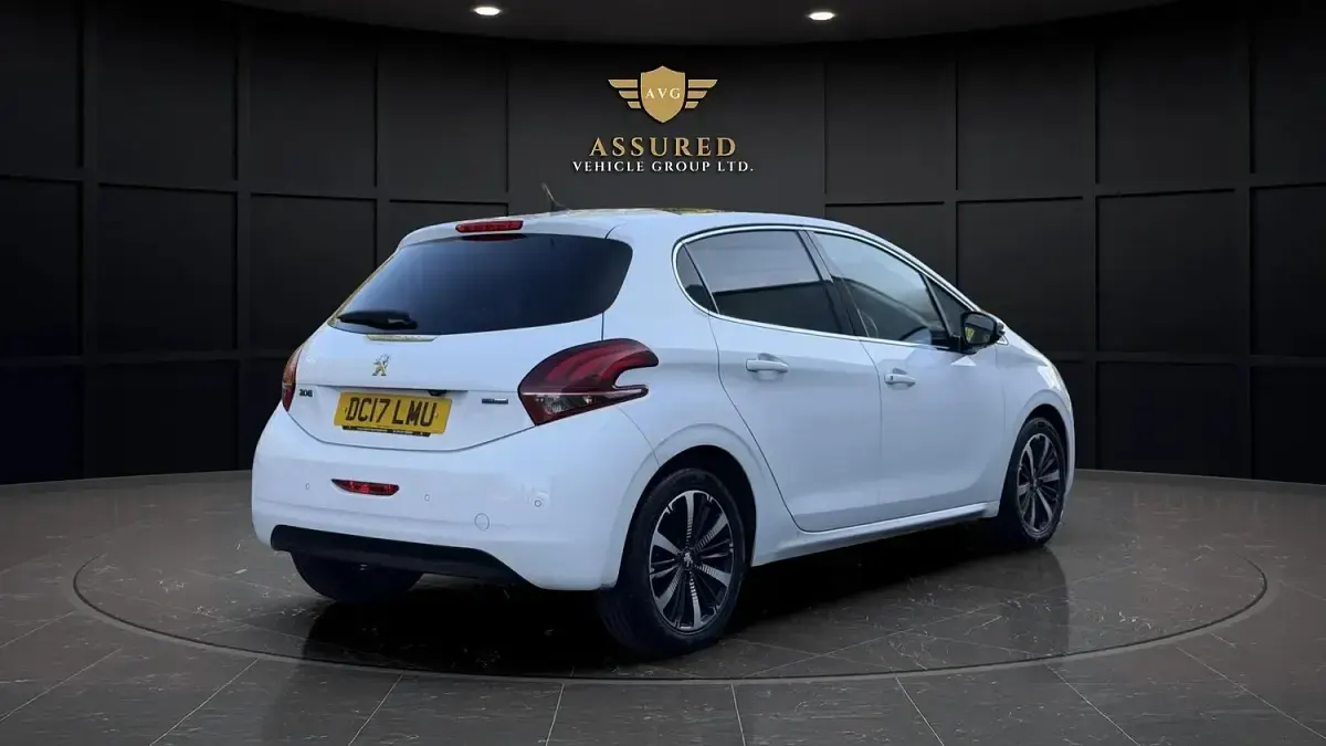 Used Peugeot 208 Allure Premium 2017 White Hatchback