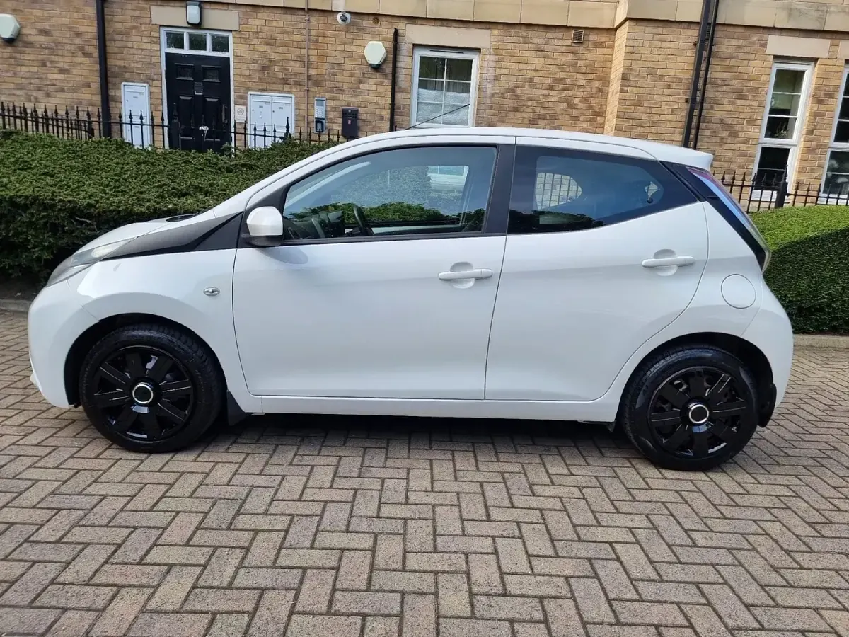 Used Toyota Aygo X-play 2016 White Hatchback