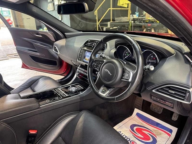 Used Jaguar XE R-Sport 180 HP (132 kW) 2015 Red Sedan