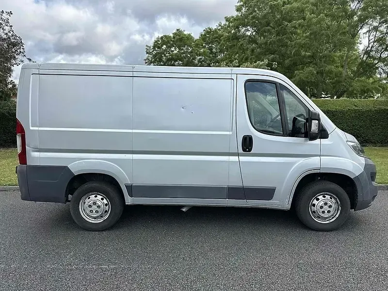Used Citroën Relay 130 HP (95 kW) 2018 Silver Van