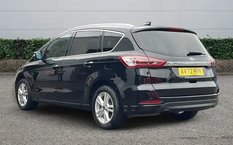 Used Ford S-MAX Titanium 190 HP (139 kW) 2022 Black MPV