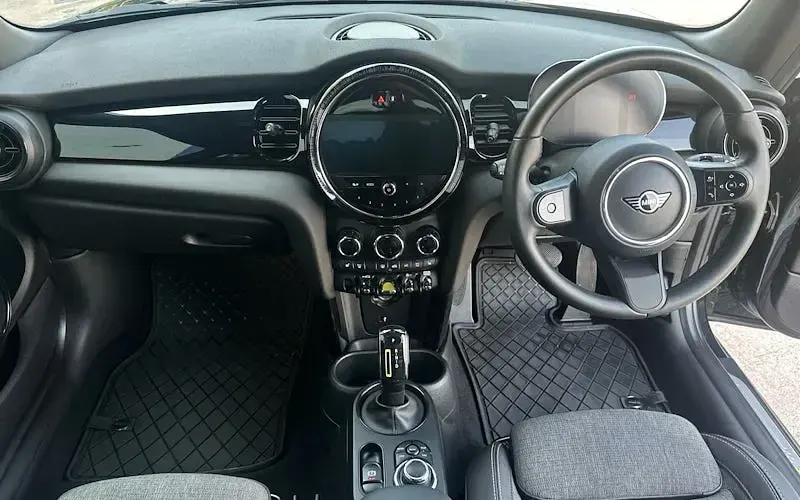 Used Mini Cooper Level 2 135 kW (184 HP) 2022 Black Hatchback
