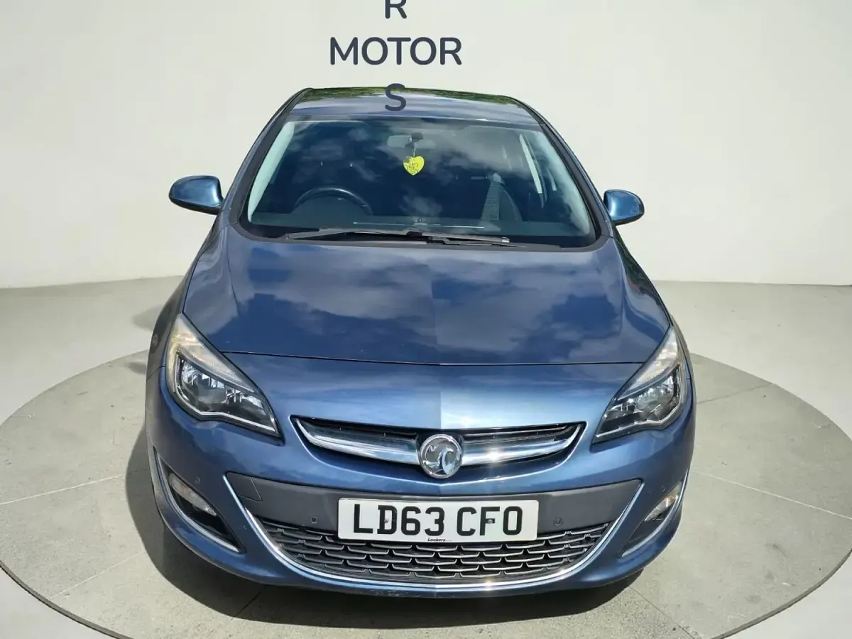 Used Vauxhall Astra SRi 115 HP (84 kW) 2013 Blue Hatchback