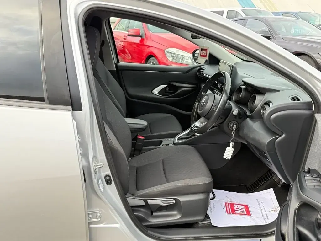 Used Toyota Yaris Design 116 HP (85 kW) 2020 Silver Hatchback