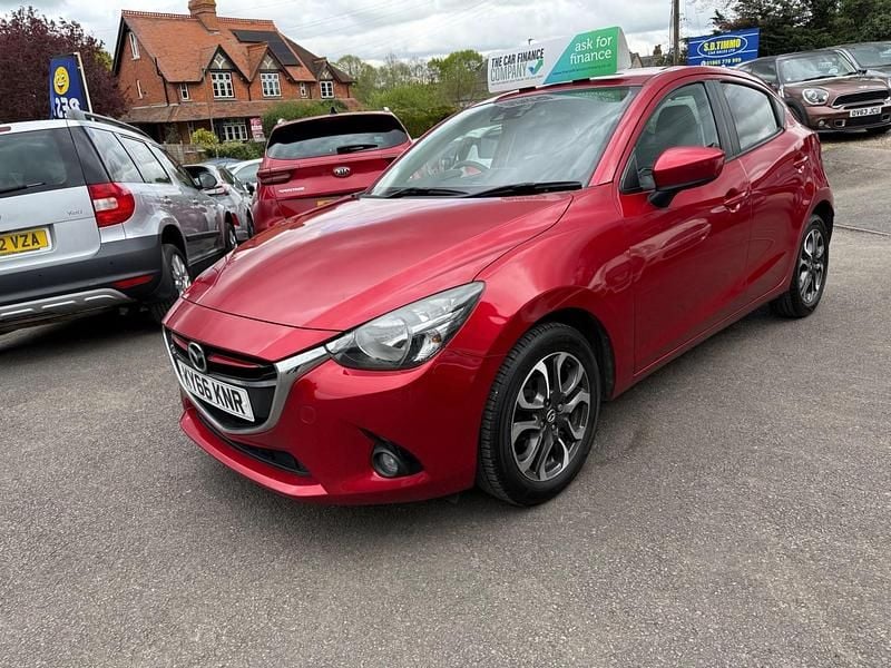 Begagnad Mazda 2 Inclusive 2016 Röd Halvkombi