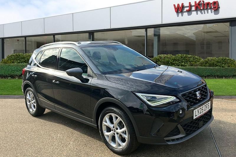 Black New 2025 Seat Arona FR SUV | £19,995 (Fair price) - Image 1/3