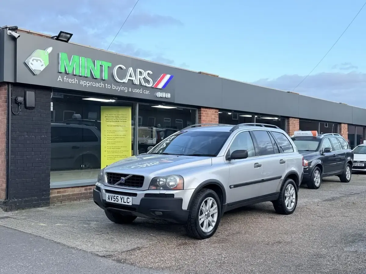 Begagnad Volvo XC90 SE 185 HK (136 kW) 2005 Silver SUV