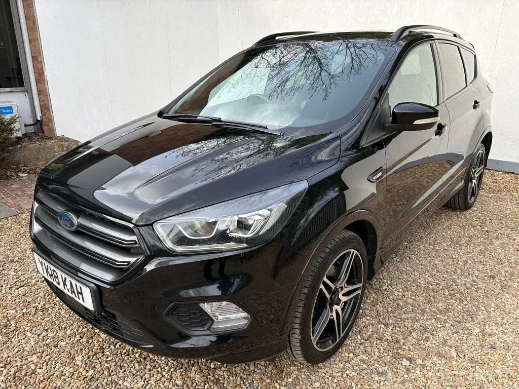 Käytetty Ford Kuga ST-Line 150 HP (110 kW) 2018 Musta Katumaasturi