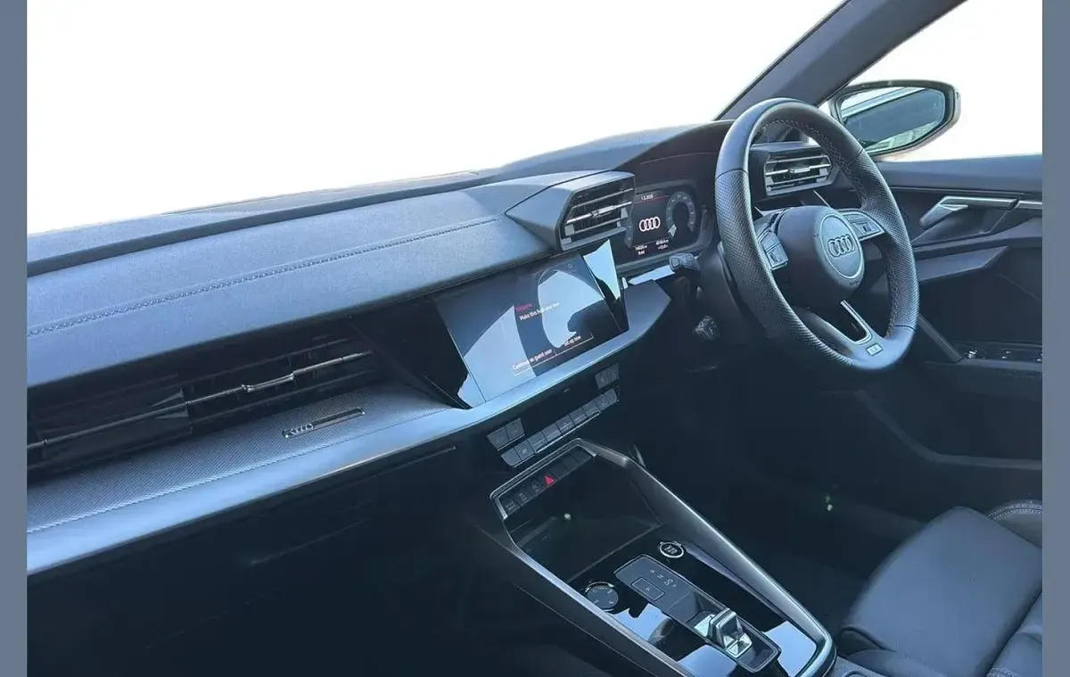Begagnad Audi A3 S-Line 108 HK (79 kW) 2024 Vit Halvkombi