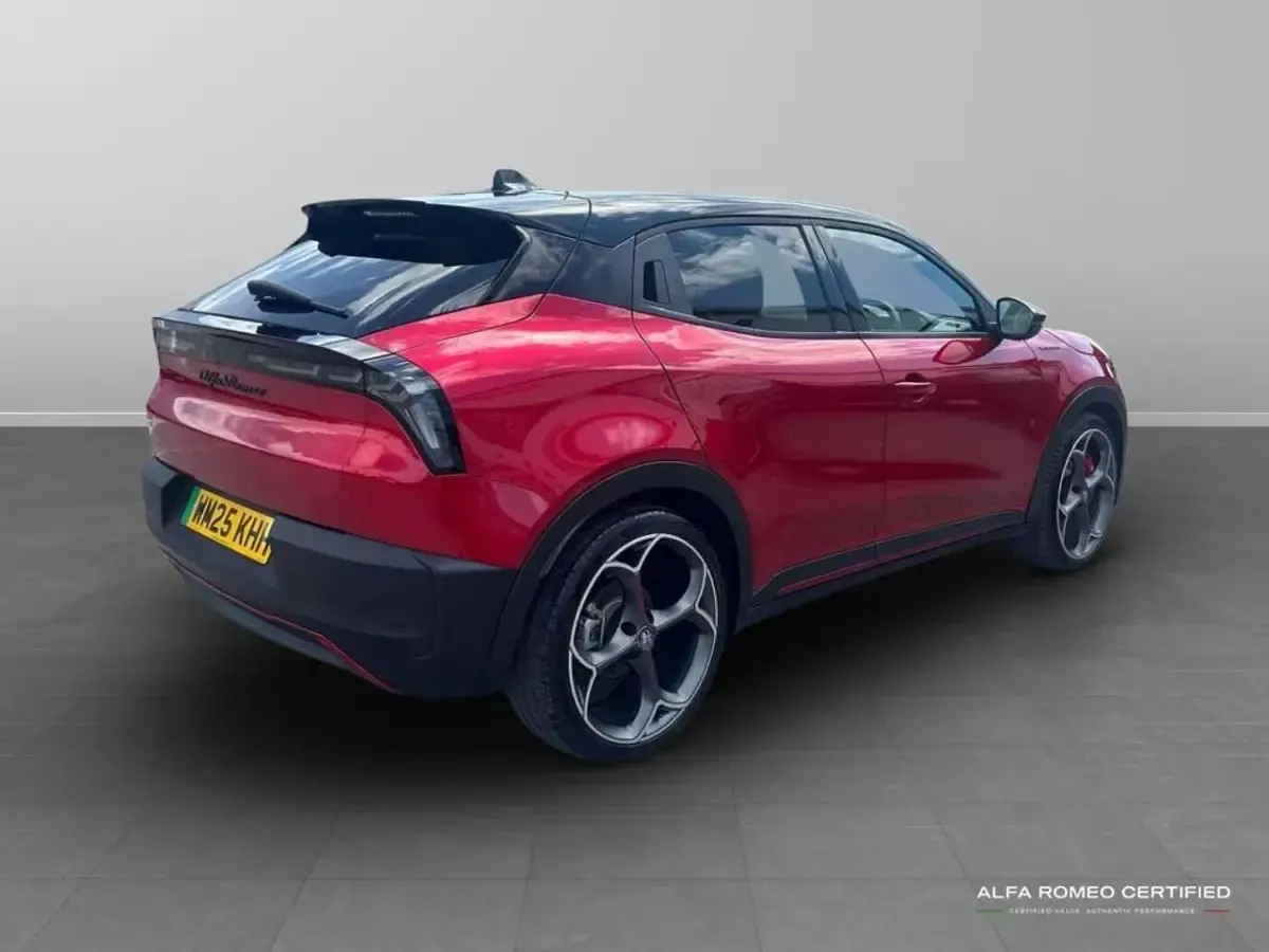 Used Alfa Romeo Junior Veloce 202 kW (276 HP) 2025 Red SUV
