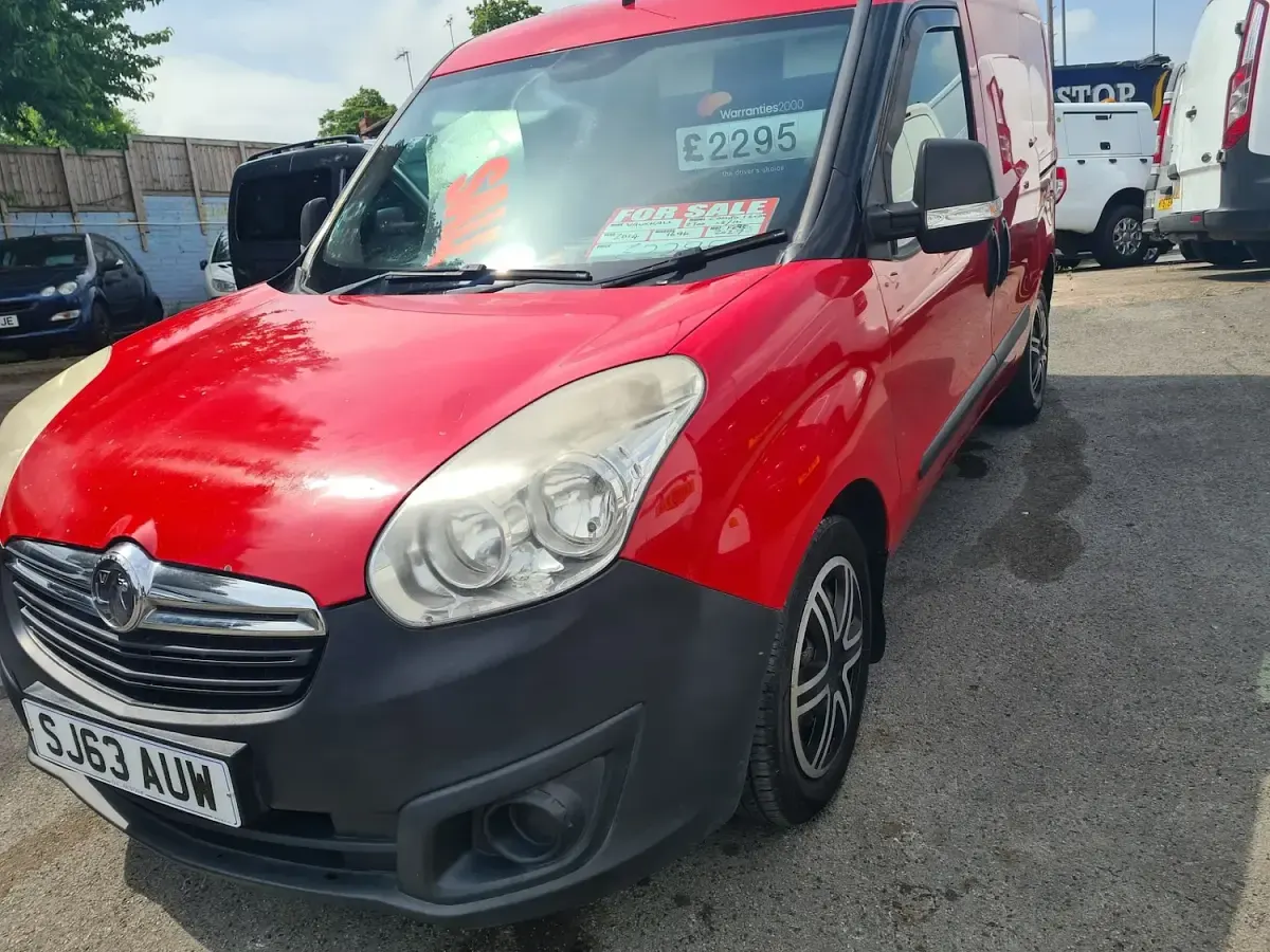 Used Vauxhall Combo 105 HP (77 kW) 2014 Red MPV