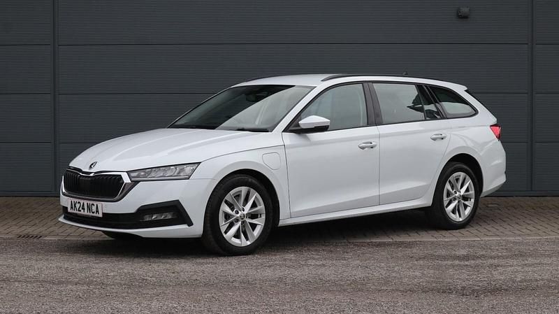 Used Skoda Octavia SE Technology 2024 White Estate