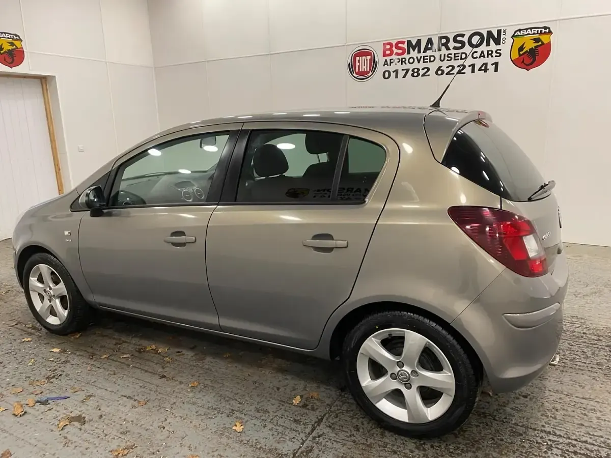 Used Vauxhall Corsa 100 HP (73 kW) 2015 Brown Hatchback