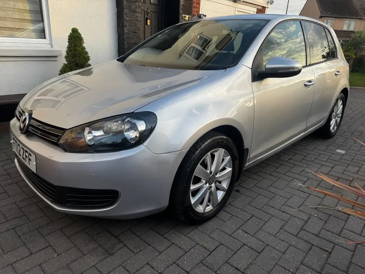 Begagnad VW Golf VII Match 105 HK (77 kW) 2012 Silver Halvkombi