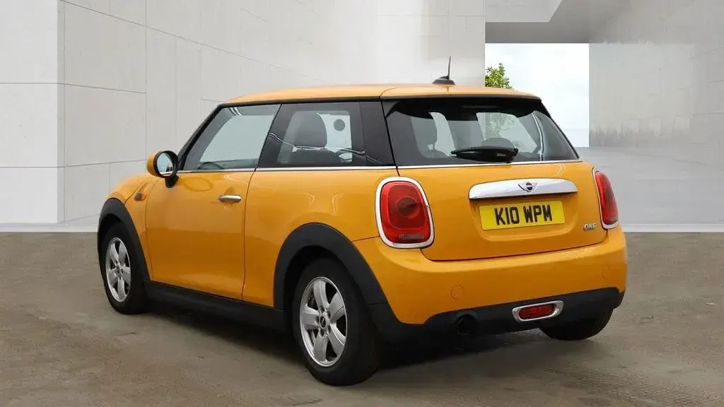 Used Mini ONE Hatch 102 HP (75 kW) 2015 Orange Hatchback