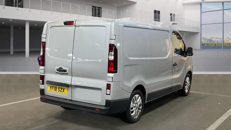Used Renault Trafic 2018 Silver MPV