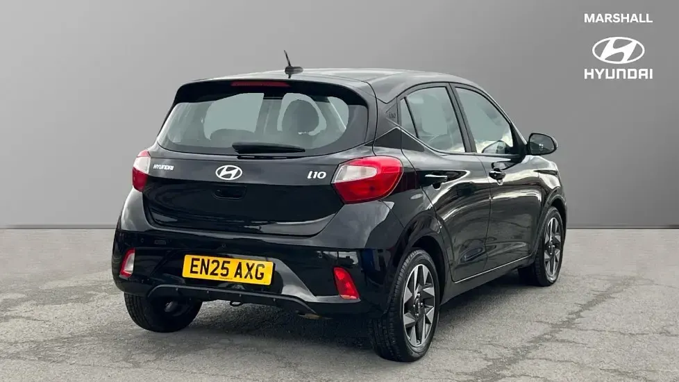 Gebraucht Hyundai i10 Advanced 63 PS (46 kW) 2025 Schwarz Kleinwagen