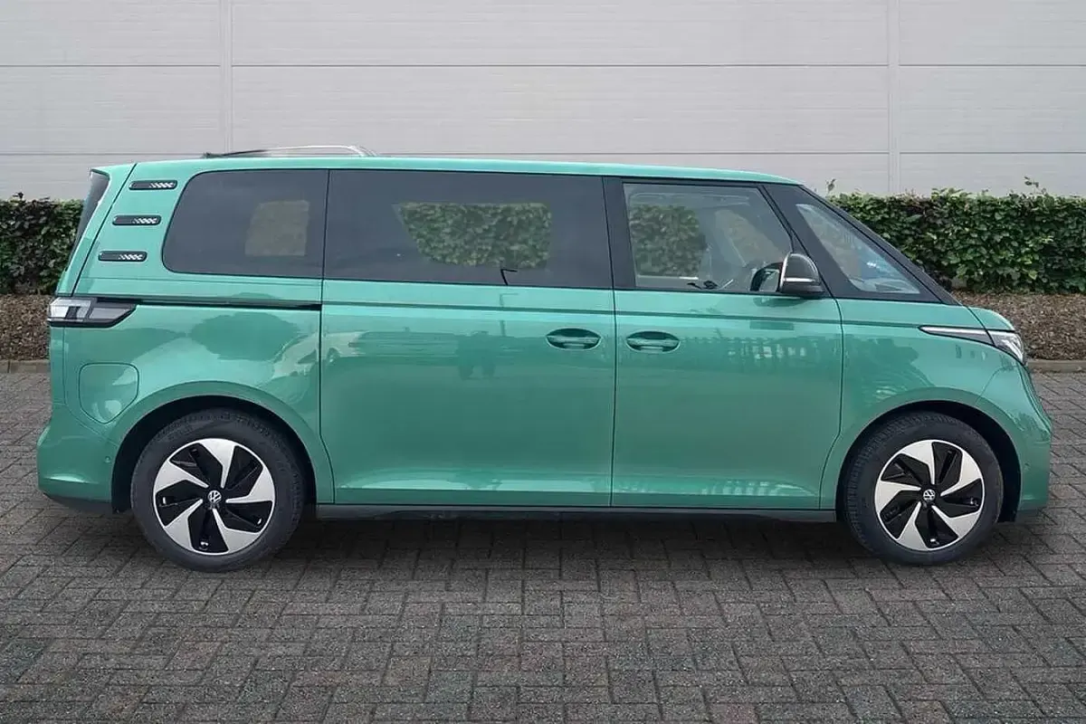 New VW ID. Buzz Pro 210 kW (286 HP) 2026 Bay leaf green metallic MPV