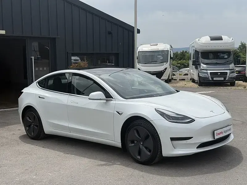 Used Tesla Model 3 Standard Range Plus 239 kW (325 HP) 2020 White Sedan