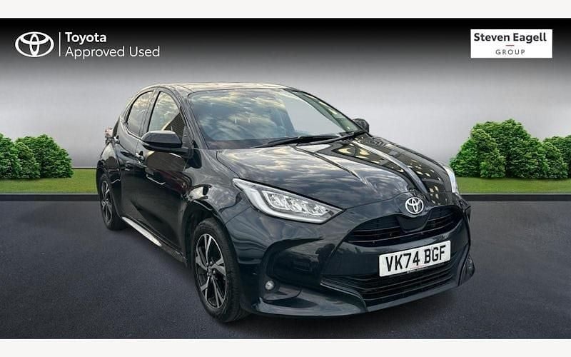 Used 2025 Toyota Yaris Hybrid Design Hatchback | £20,095 (Fair price) - Image 1/3