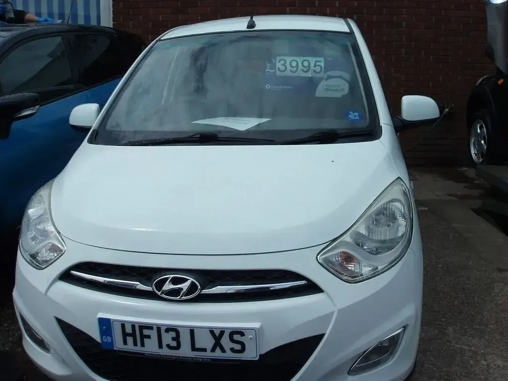 Used Hyundai i10 Active 83 HP (61 kW) 2013 White Hatchback