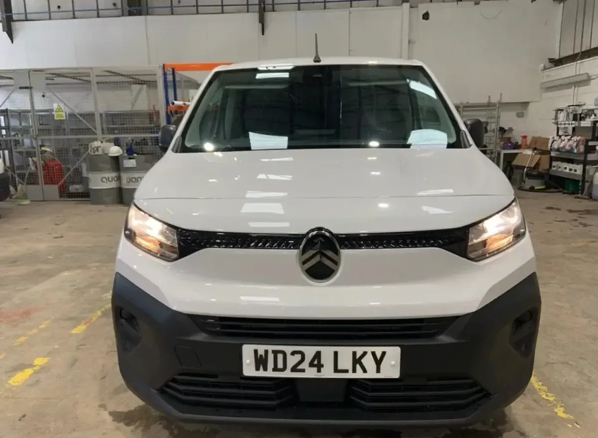 Used Citroën Berlingo 100 HP (73 kW) 2024 White MPV