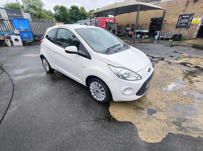 White Used 2015 Ford Ka Zetec Hatchback | £3,499 (Good price) - Image 1/4