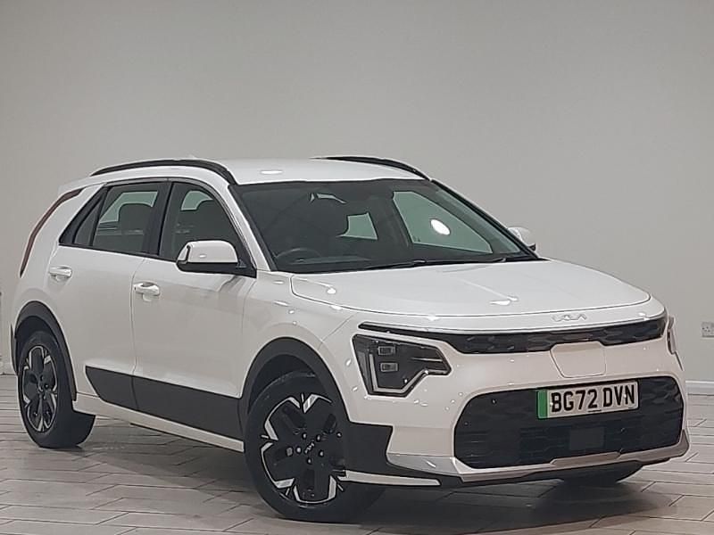 White Used 2022 Kia e-Niro SUV | £17,498 (Fair price) - Image 1/4