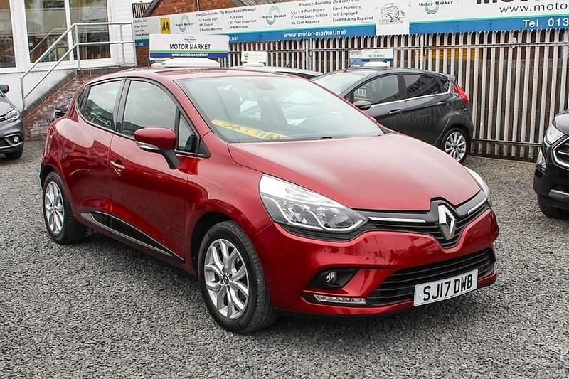 Used Renault Clio IV Dynamique 90 HP (66 kW) 2017 Red Hatchback
