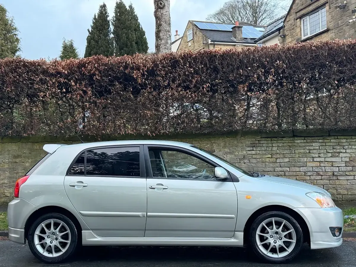 Used Toyota Corolla SR 110 HP (80 kW) 2006 Silver Hatchback