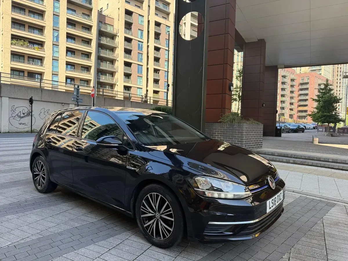 Used VW Golf VII SE 130 HP (95 kW) 2018 Black Hatchback