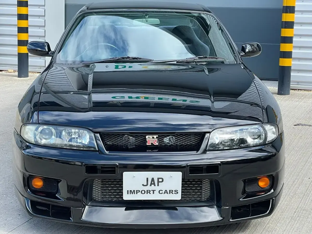 Used Nissan Skyline 1997 Black Sedan