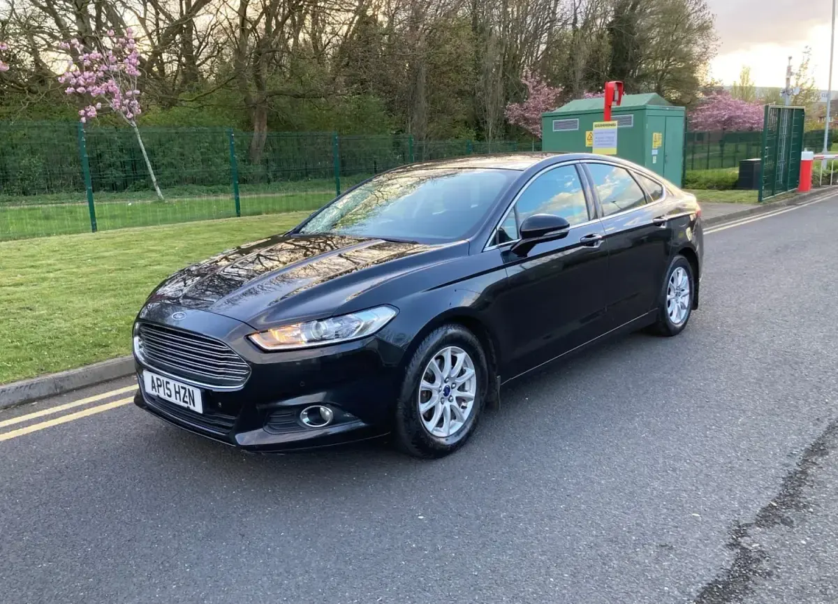 Begagnad Ford Mondeo Zetec 150 HK (110 kW) 2015 Svart Halvkombi