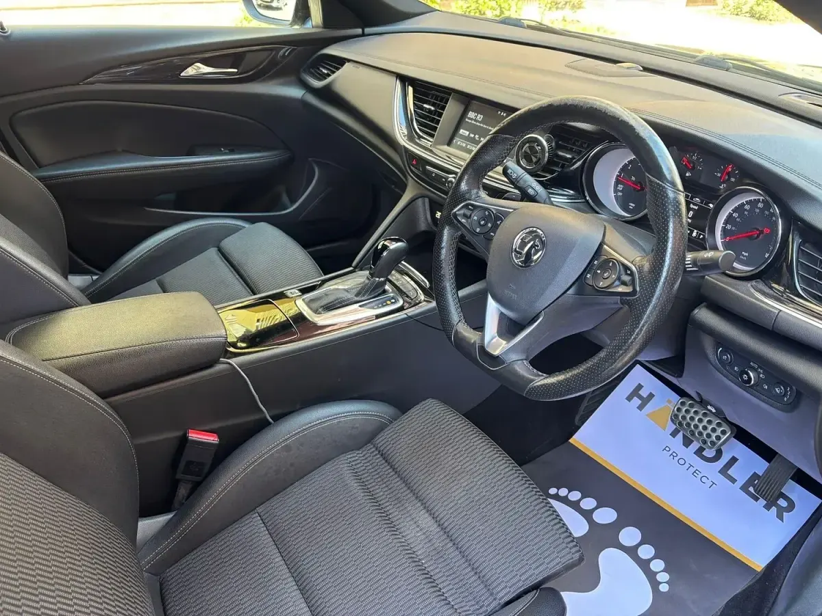Used Vauxhall Insignia SRi 165 HP (121 kW) 2019 Black Hatchback