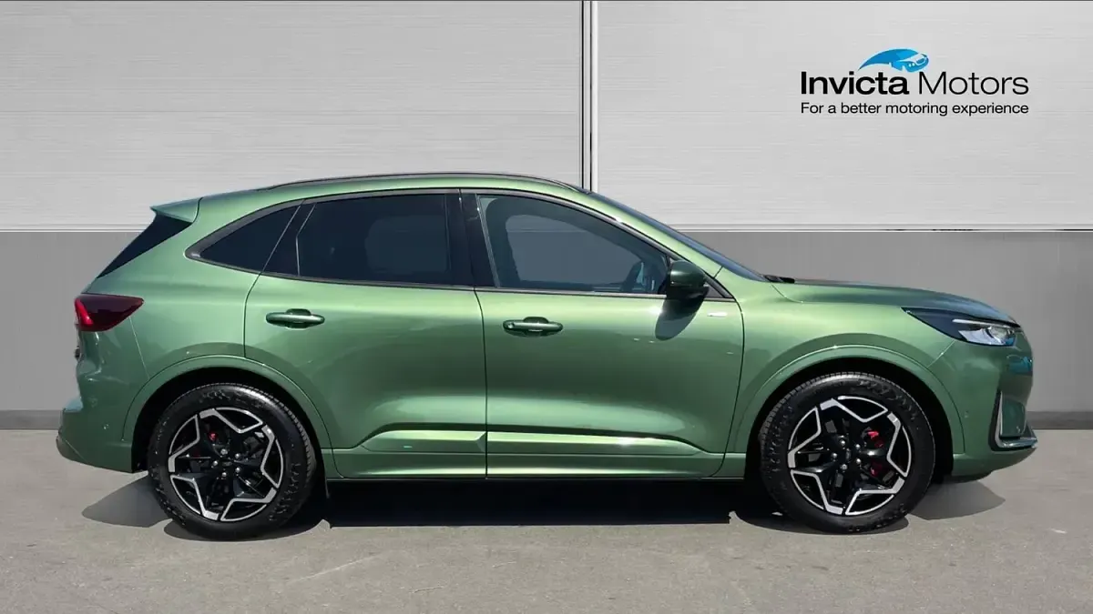 Used Ford Kuga ST-Line X 180 HP (132 kW) 2024 Green SUV