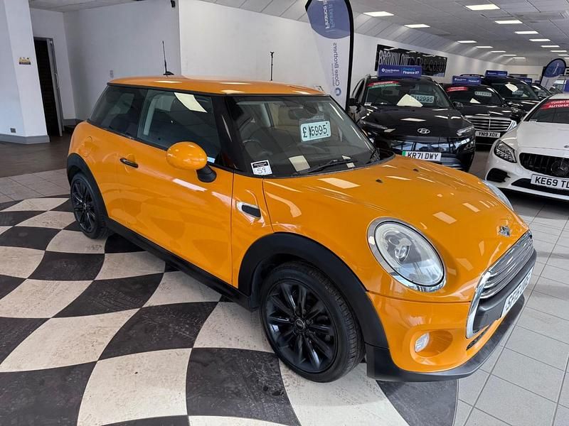 Begagnad Mini ONE Hatch 102 HK (75 kW) 2015 Orange Halvkombi
