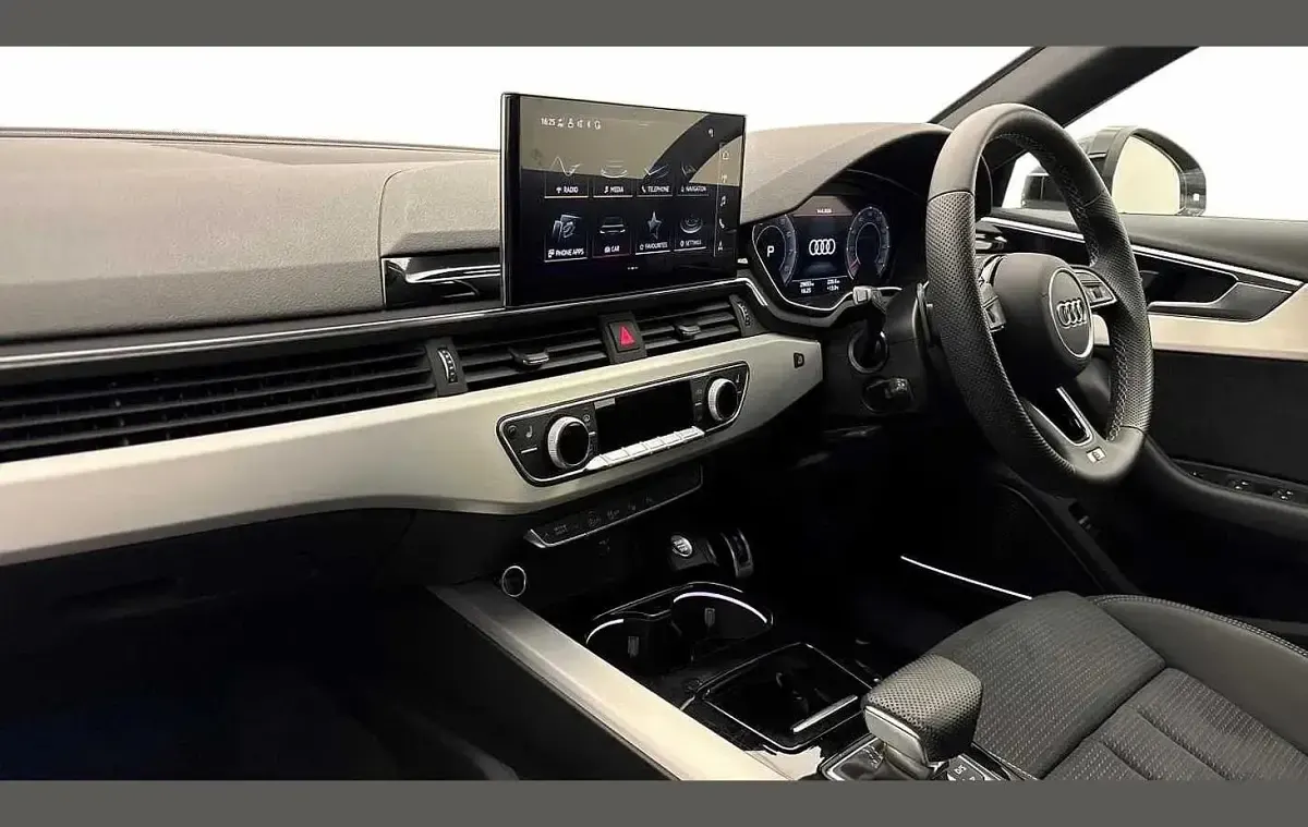 Used Audi A4 S-Line 200 HP (147 kW) 2024 Black Estate