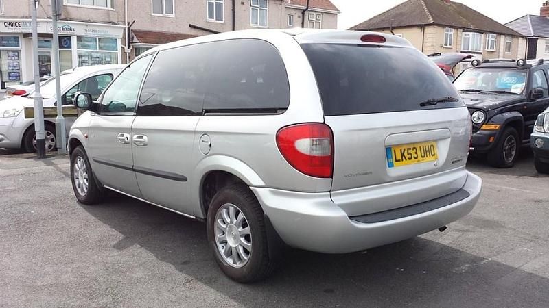 Used Chrysler Voyager 143 HP (105 kW) 2004 Silver MPV