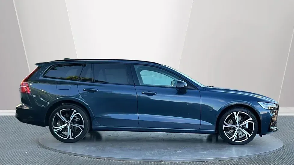 New Volvo V60 Plus 197 HP (144 kW) 2026 Special metallic  denim blue Estate