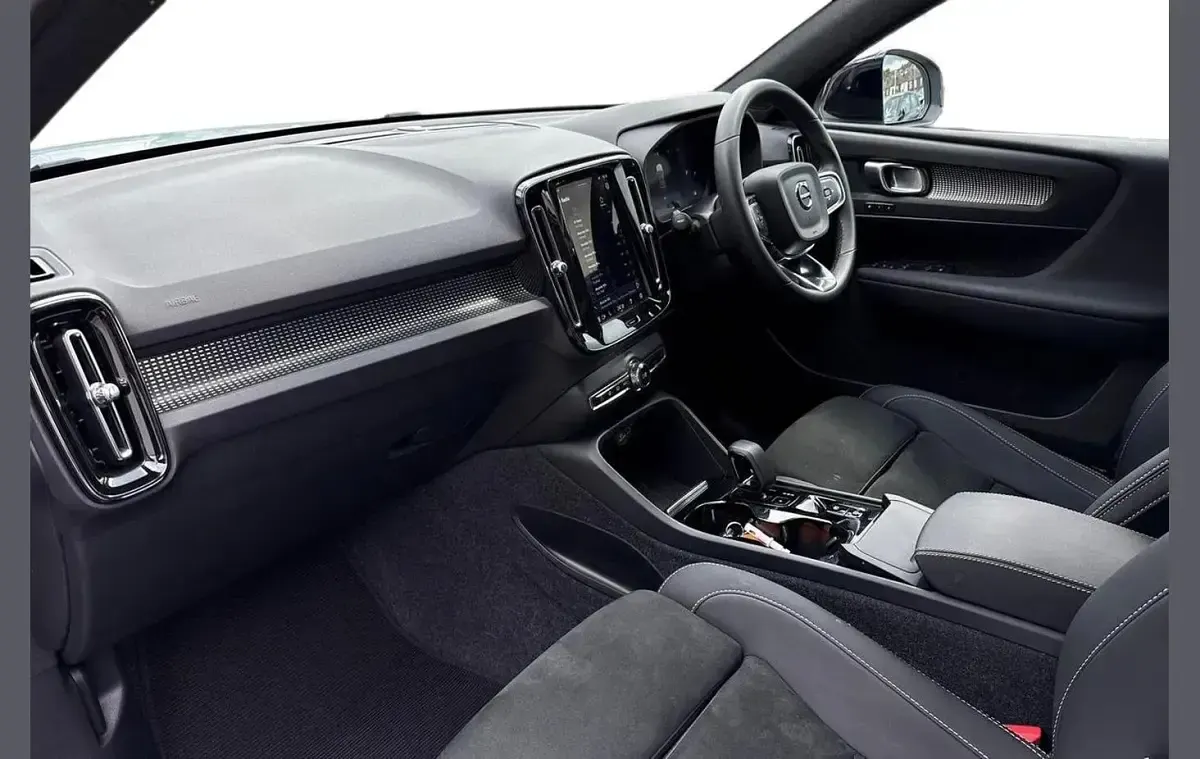Usado Volvo XC40 Plus 161 CV (118 kW) 2024 Azul SUV