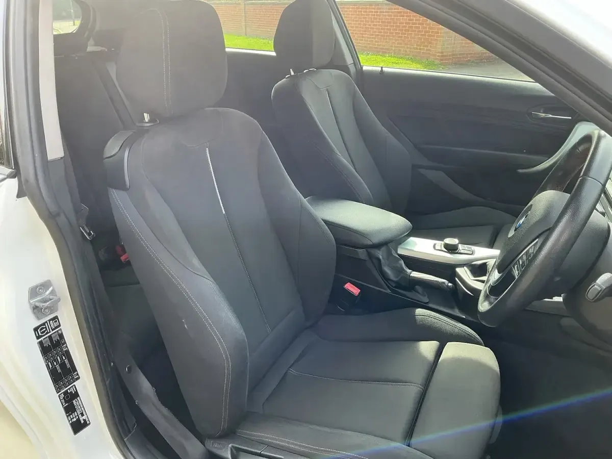 Used BMW 116 Sport Line 2014 Pearlescent white Hatchback