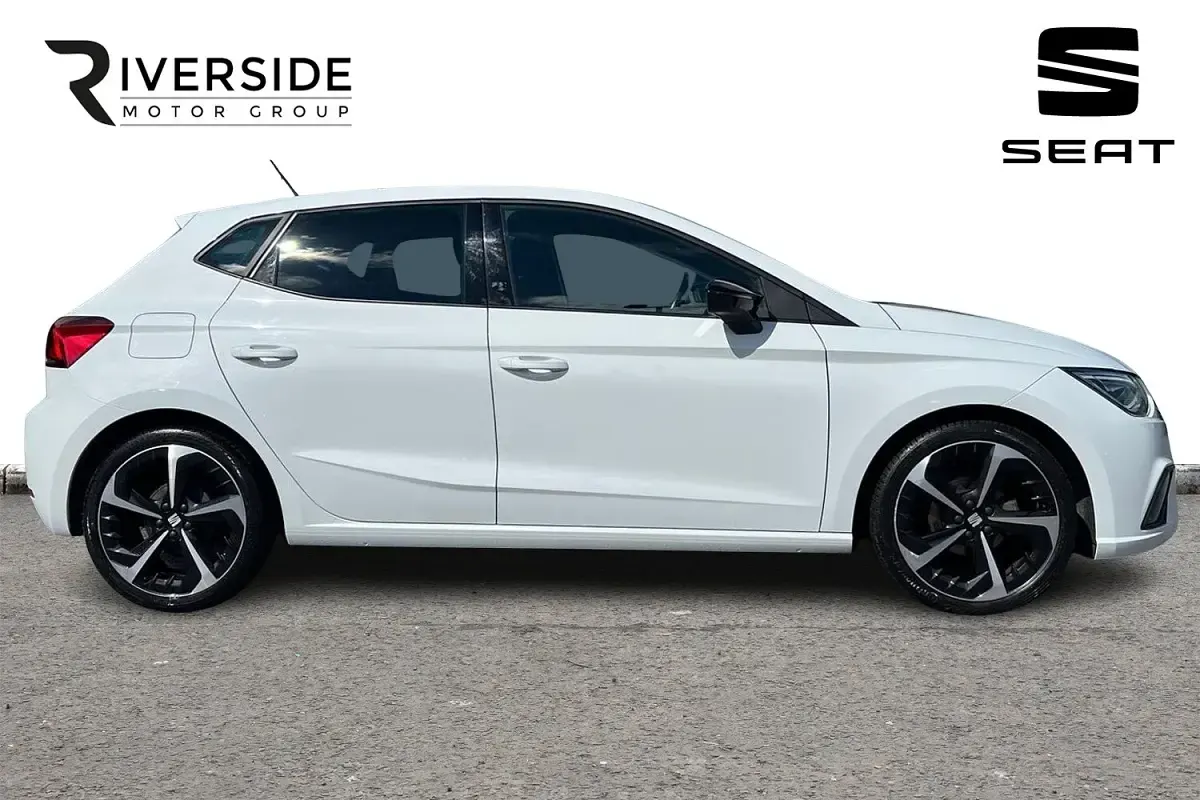 Used Seat Ibiza FR Sport 95 HP (69 kW) 2024 Glacial white Hatchback