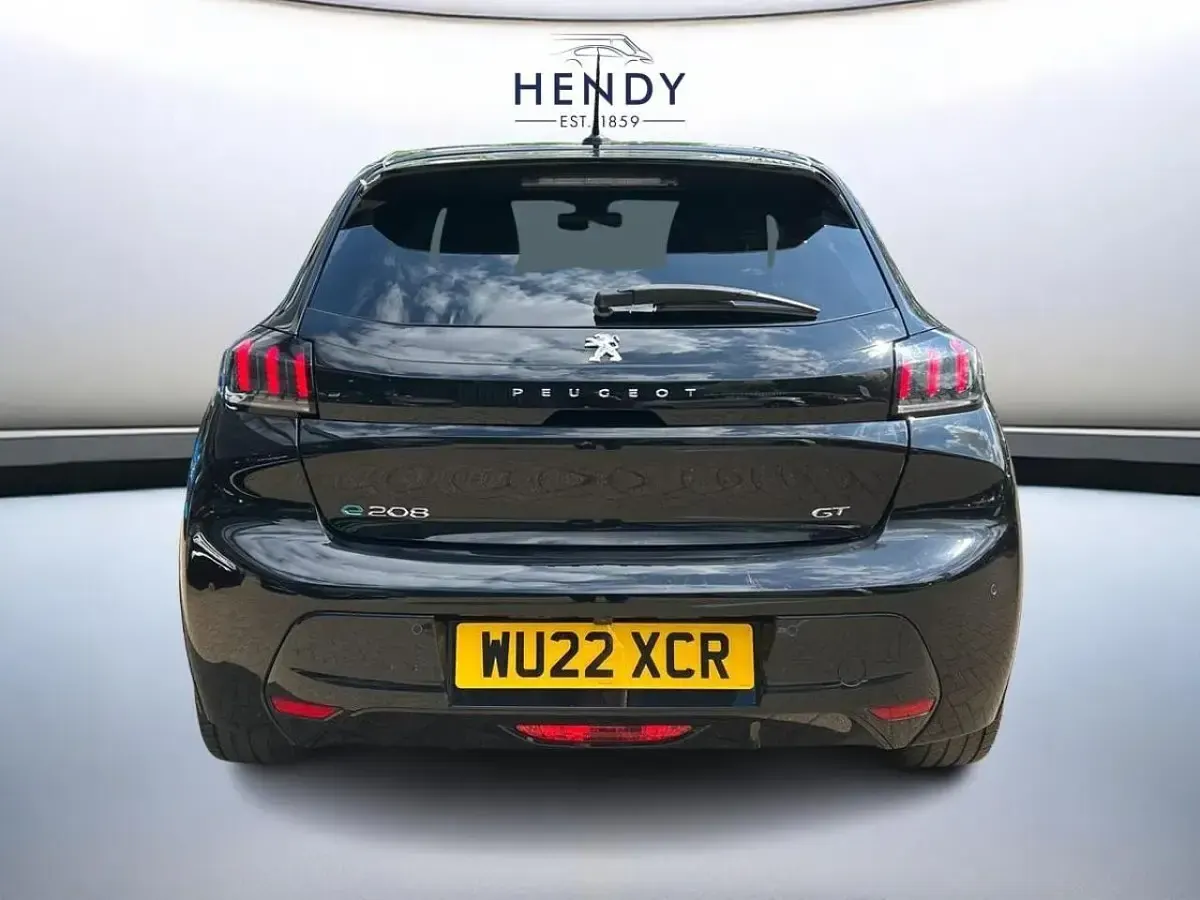 Second-hand Peugeot e-208 GT 98 kW (134 CP) 2022 Negru Hatchback