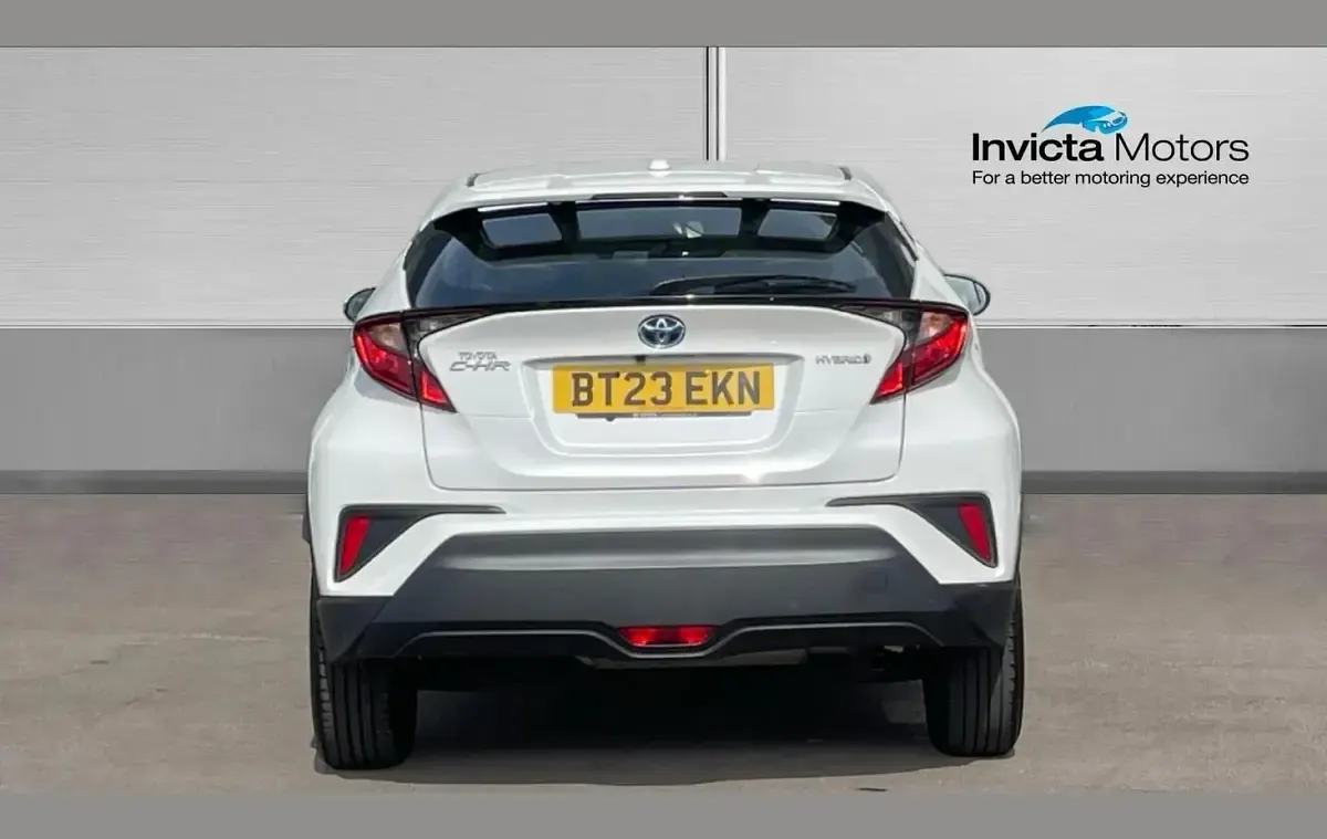 Used Toyota C-HR 122 HP (89 kW) 2023 White SUV