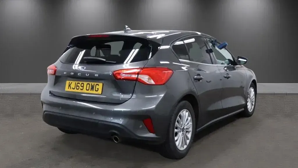 Used Ford Focus Titanium 125 HP (91 kW) 2020 Grey Hatchback