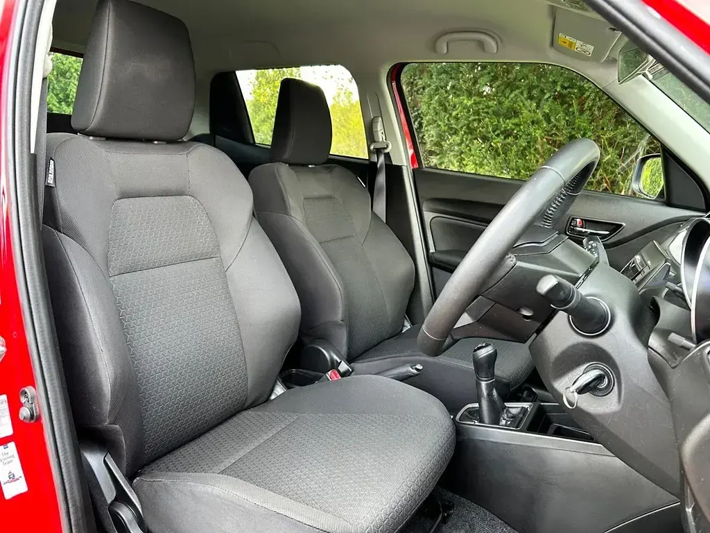 Usado Suzuki Swift 90 HP (66 kW) 2019 Vermelho Citadino
