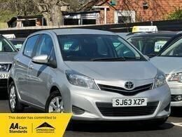 Silver Used 2013 Toyota Yaris Hatchback | £4,699 (Good price) - Image 1/4