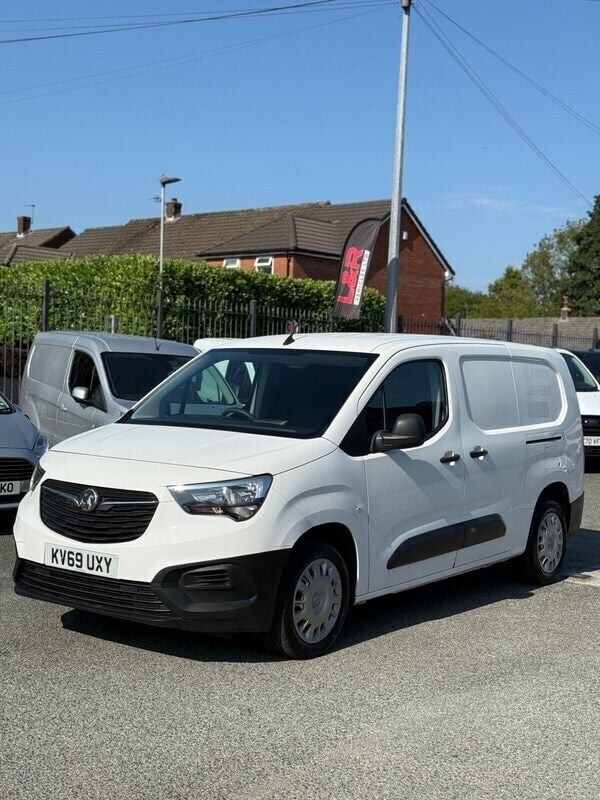 White Used 2019 Vauxhall Combo Edition MPV | £5,995 (Fair price) - Image 1/4