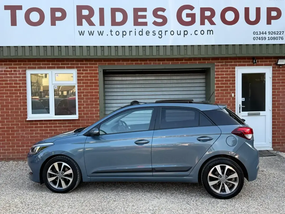 Used Hyundai i20 Premium SE 90 HP (66 kW) 2016 Blue Hatchback