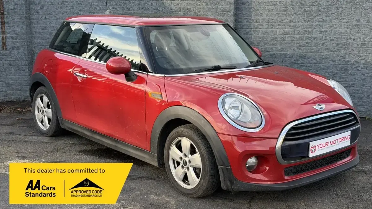 Begagnad Mini Cooper Hatch 136 HK (100 kW) 2015 Röd Halvkombi